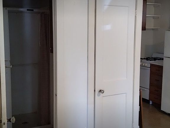 4th image of 3012 Derry St APT 1