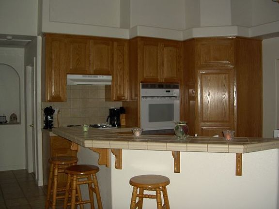 kitchen and breakfast bar