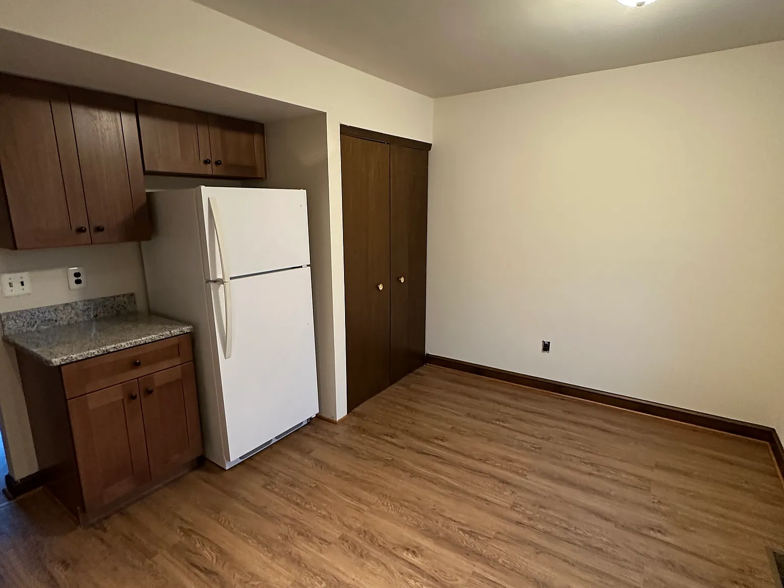 2 bed, 845 sqft, $1,975 — Photo 4