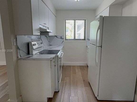 5th image of 805 W 30th St #10