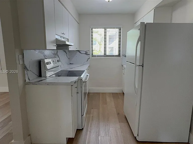 805 W 30th St #10 — Photo 5
