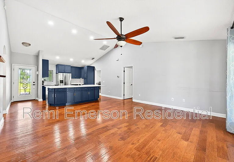 116 W 5th St — Photo 13