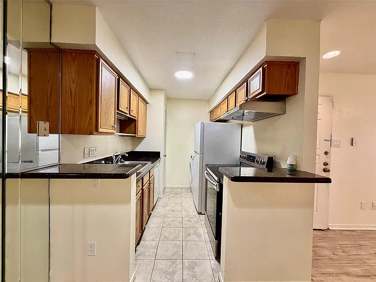 2120 Wilcrest Dr #121 — Photo 14
