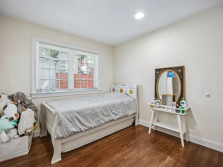 39 Grove St #B — Photo 17