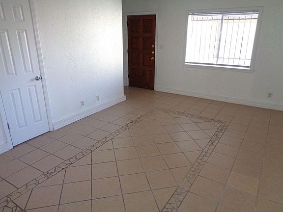 4th image of 7945 Knights Dr