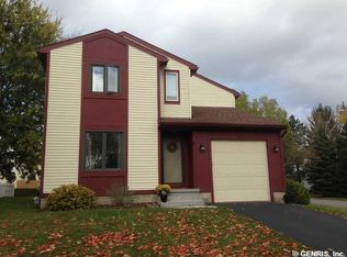 2 Yarrow Hl, West Henrietta, NY 14586