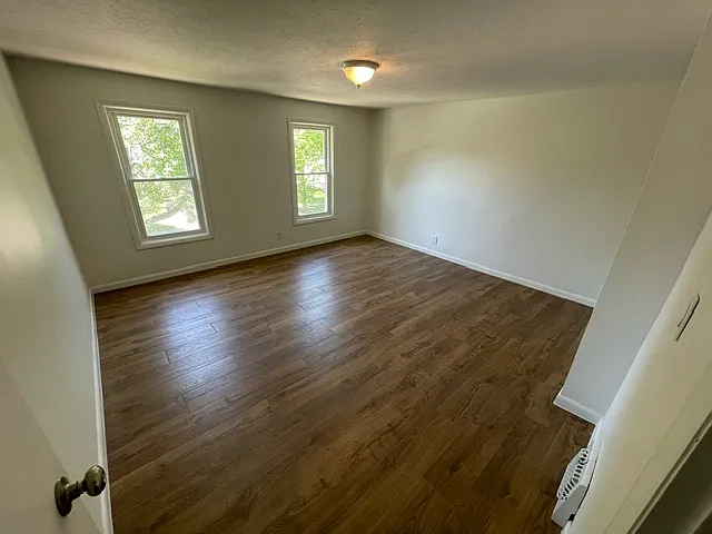 2 bed, 1300 sqft, $1,250 — Photo 2