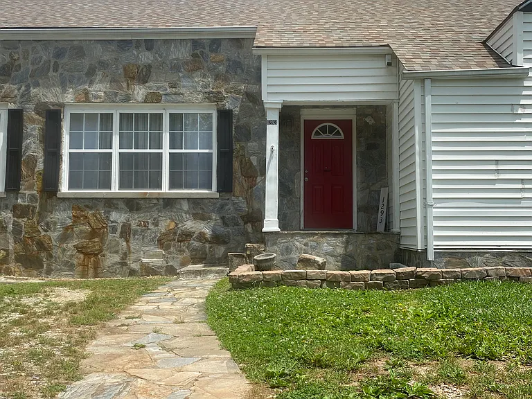 1293 Main St — Photo 3