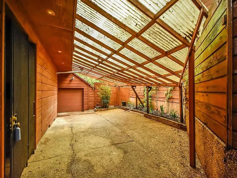800 Leonard St — Photo 27