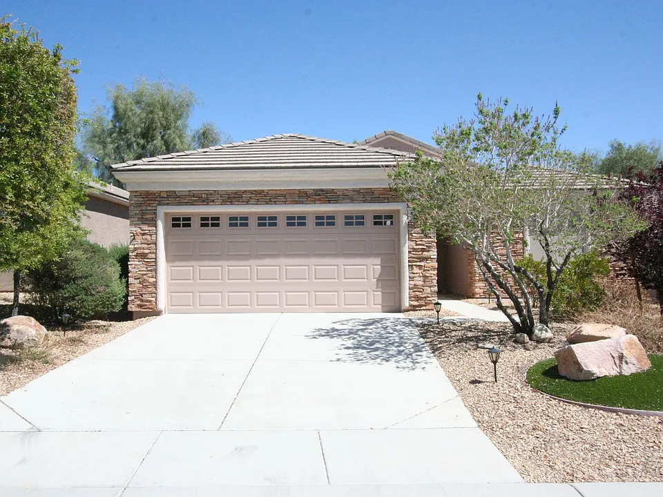 2527 Stardust Valley Dr