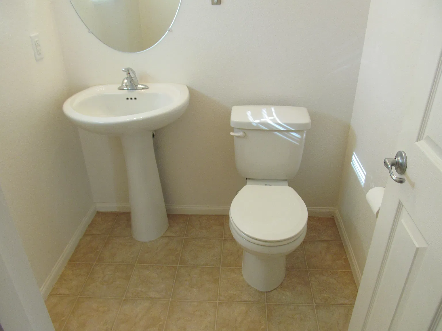 3 bed, 2.5 bath, 1480 sqft, $1,750 — Photo 2