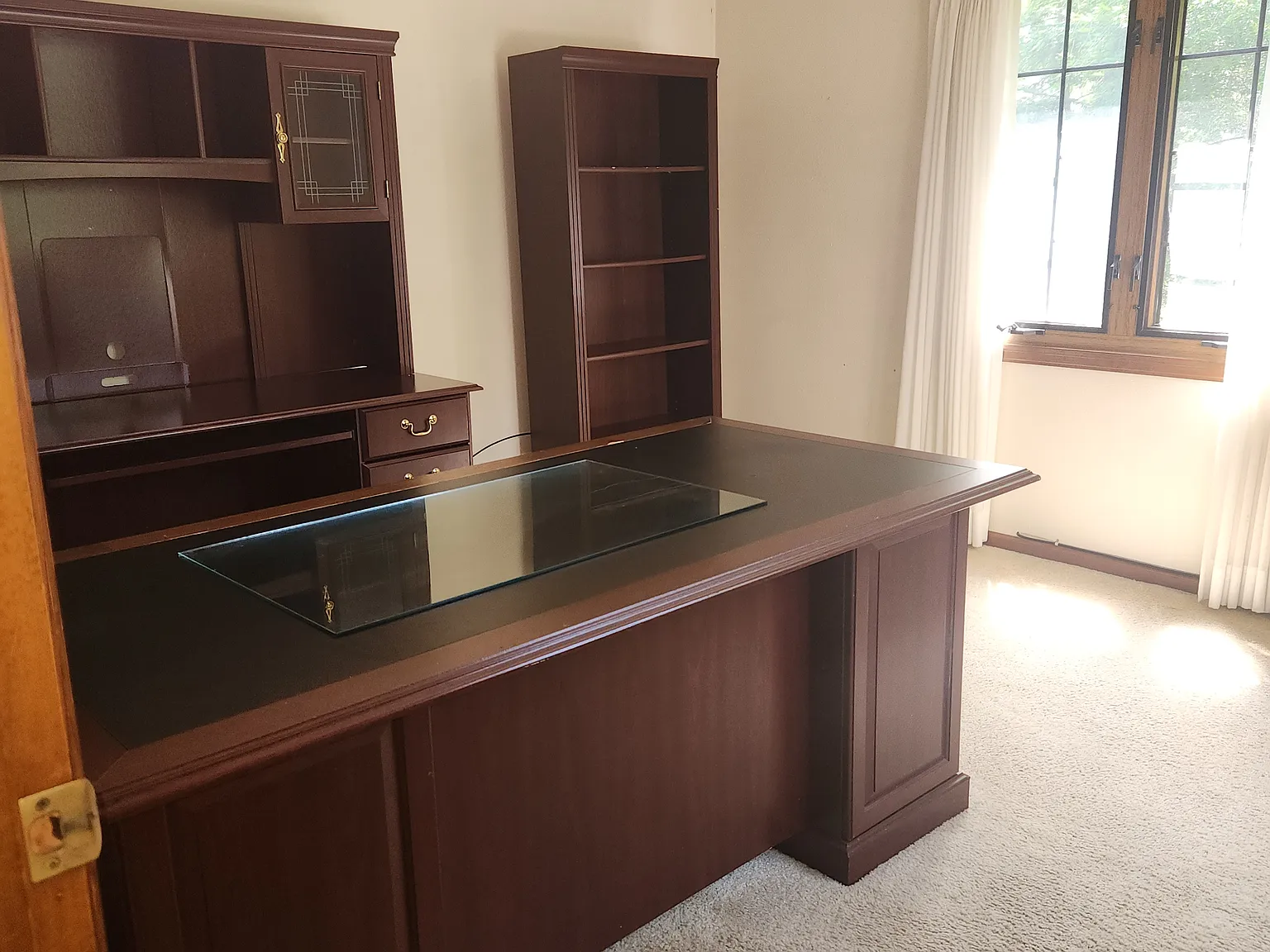4 bed, 2.5 bath, 2600 sqft, $3,700 — Photo 4
