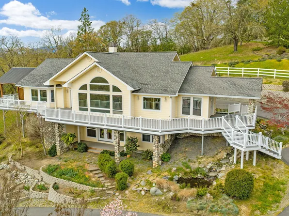 183 Azalea Dr, Grants Pass, OR 97526