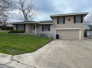 12 Caprice Ln, Lampasas, TX 76550