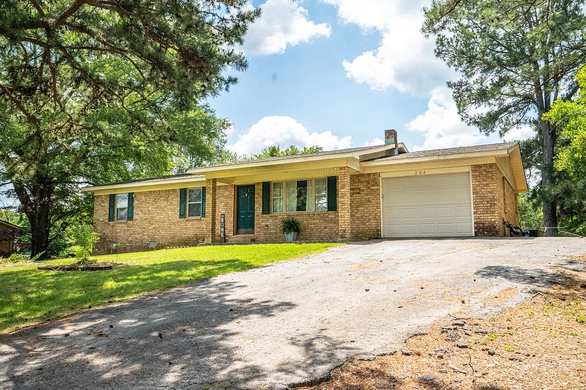 3 bed, 2.0 bath, 1778 sqft, $1,600 — Photo 1
