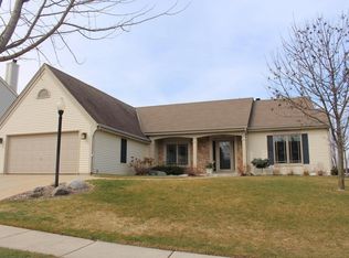 152 Manchester Dr, Waukesha, WI 53188