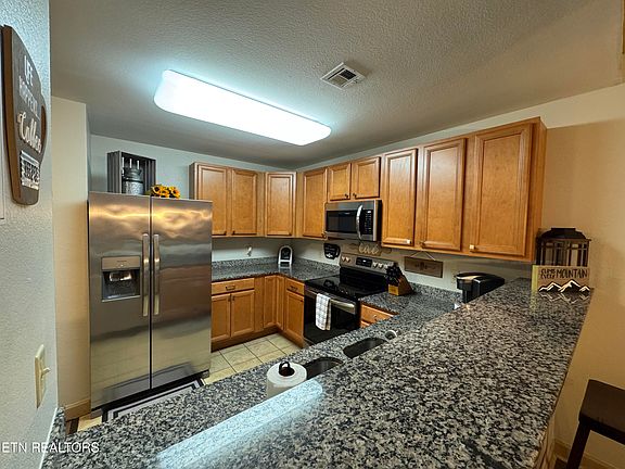 3rd image of 124 Plaza Dr #2403