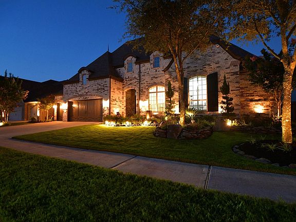 5th image of 2710 Merlin Way