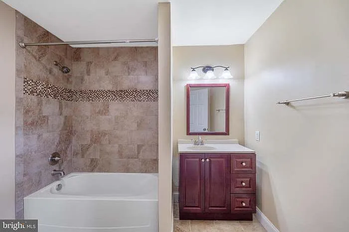 27 Chippendale Cir — Photo 22