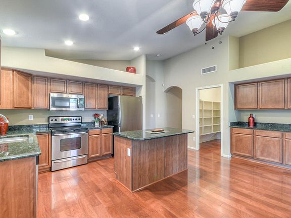 3rd image of 4632 W Desert Ln