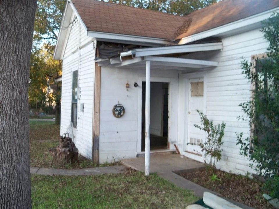 1st image of 214 N Neches St