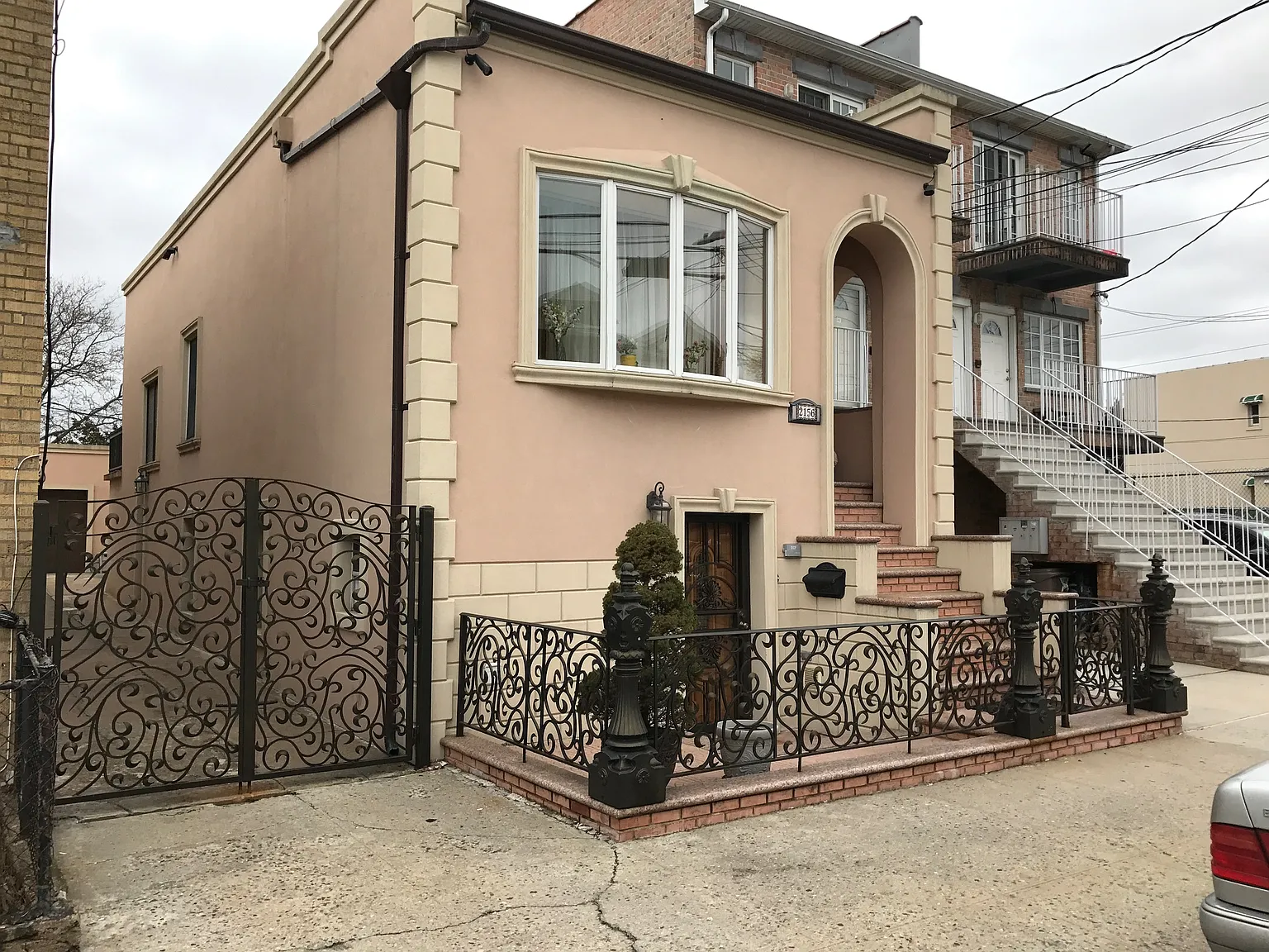 2156 W 9th St photo 1