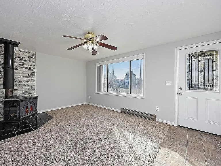 710 Taylor St W — Photo 6