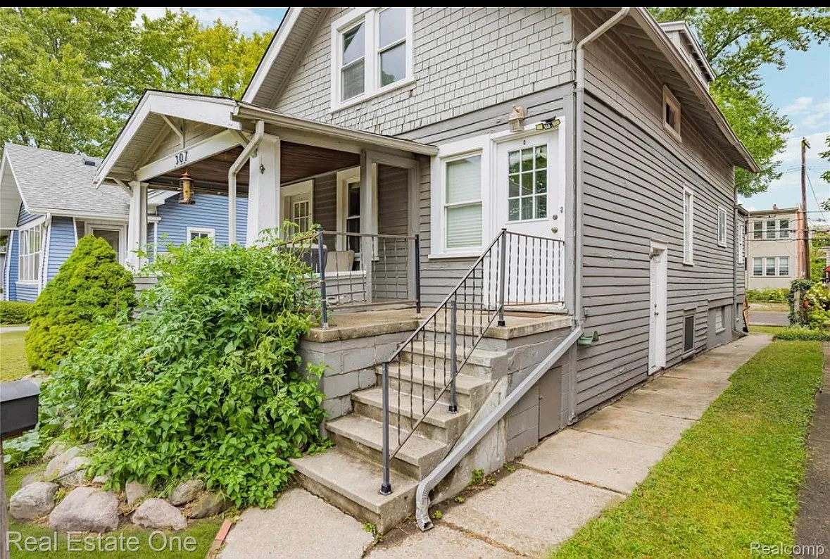 2 bed, 700 sqft, $1,600 — Photo 3