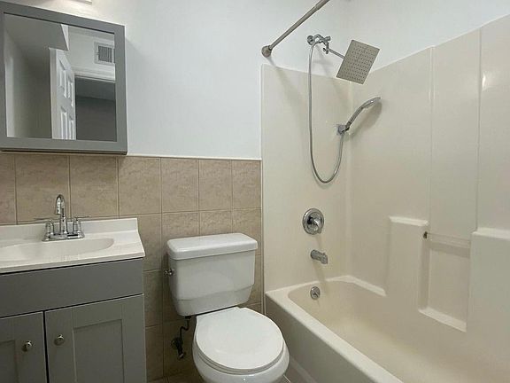 4th image of 264 Woodland Ave #1