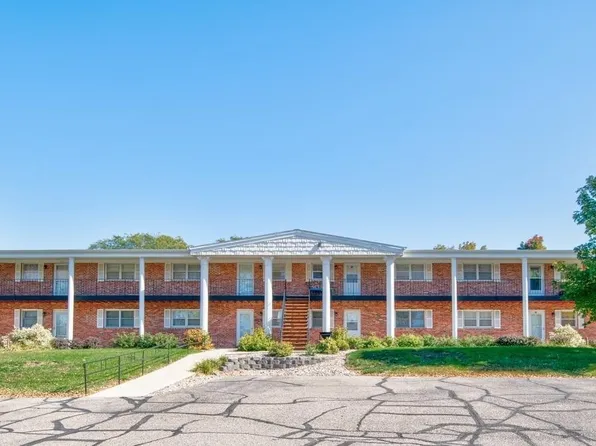 1700 Country Club Dr Unit 202, Okoboji, IA 51355