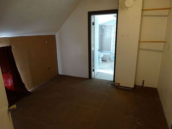 4th image of 913 W York Ave