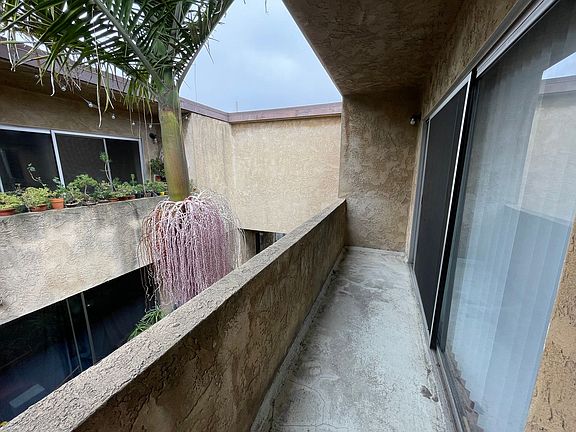 4th image of 650 Ocean Park Blvd APT 6