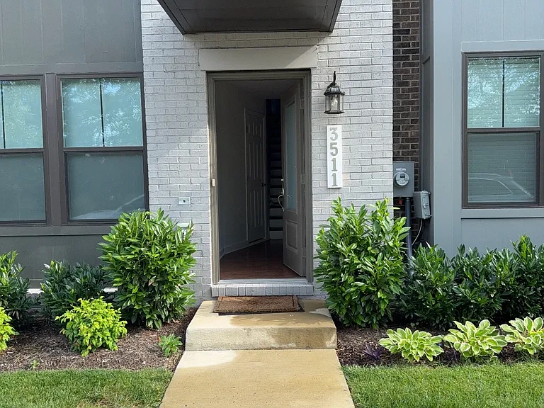 3511 Carnaby St — Photo 46
