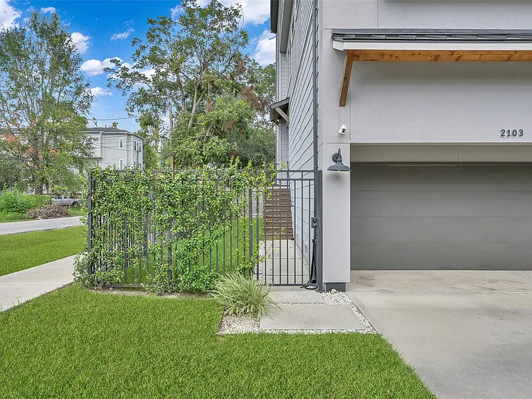 2103 Bevis St — Photo 3