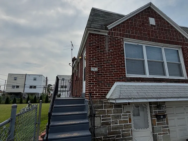 742 Greymont St — Photo 4