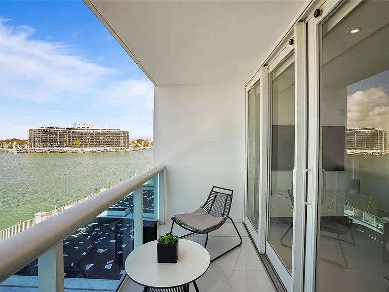 6770 Indian Creek Dr #5M — Photo 14