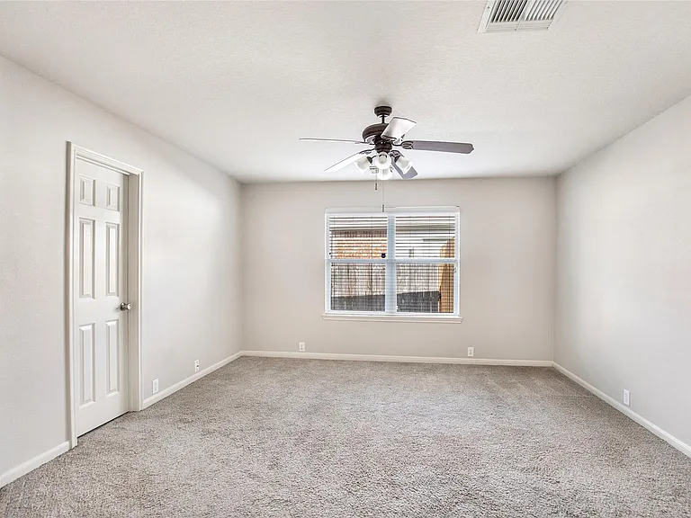 2822 Foster Hill Dr — Photo 16