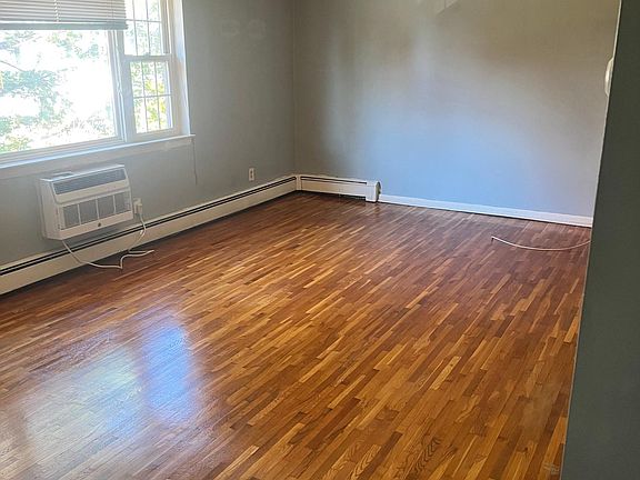 4th image of 80 Hunt Ave #5B