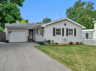 6 W Main St, Newark, IL 60541