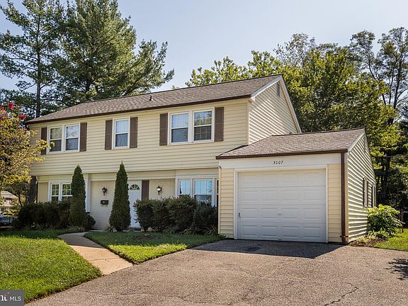 3rd image of 3207 Superior Ln