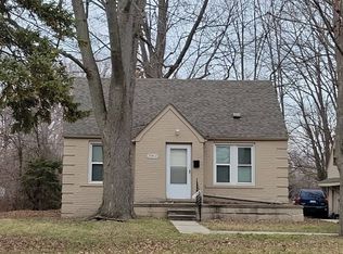 20615 Eastwood Dr, Harper Woods, MI 48225