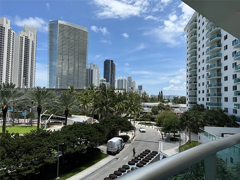 19370 Collins Ave #423 — Photo 3