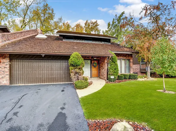 36 Lucas Dr, Palos Hills, IL 60465