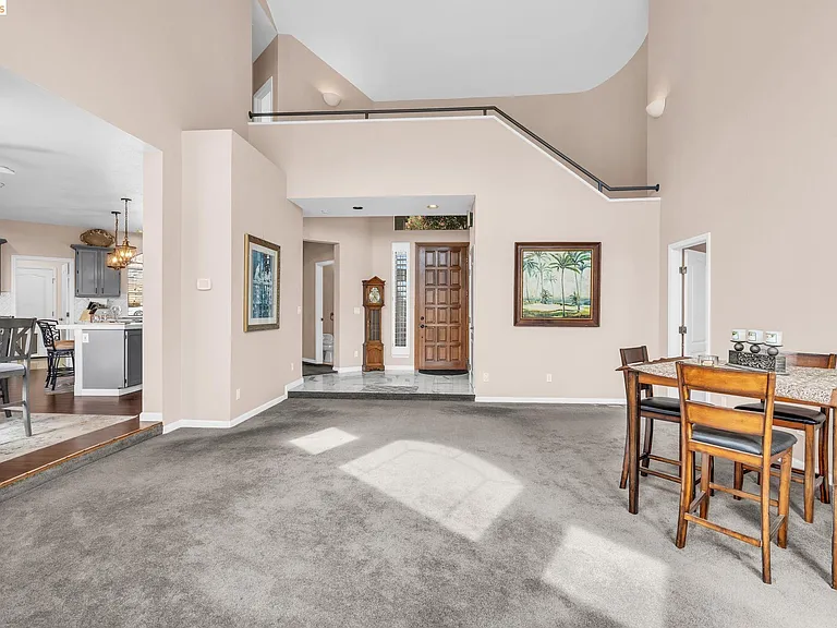 5640 Edgeview Dr — Photo 10