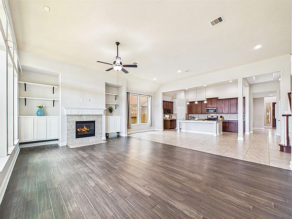 4th image of 2135 Llerena Ln