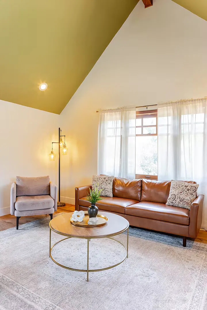 2 bed, 1100 sqft, $3,200 — Photo 3