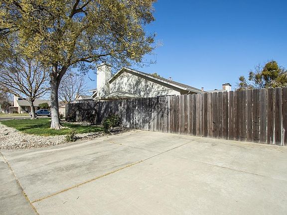 4th image of 3820 Almond Grove Ln