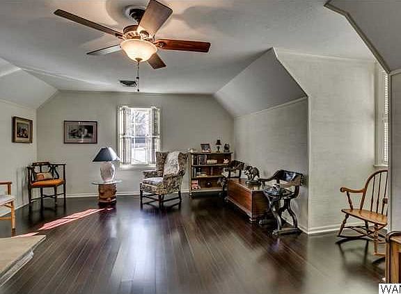 4th image of 1103 Myrtlewood Dr
