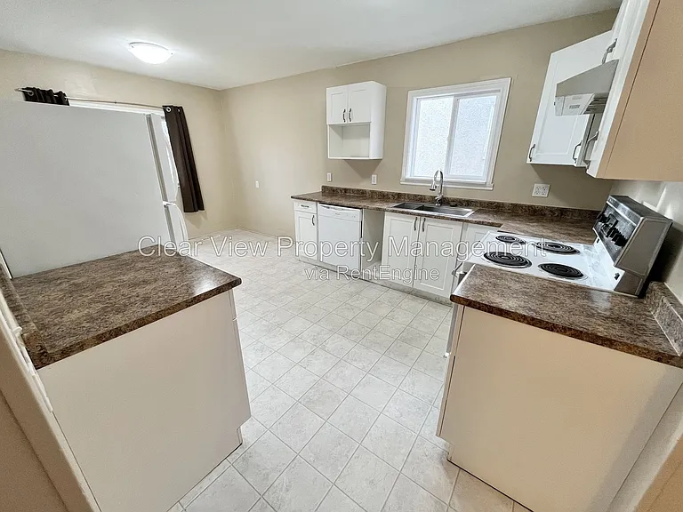 2210 Mayor Magrath Dr S — Photo 6