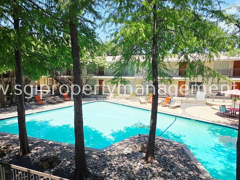 4616 W Lovers Ln — Photo 15